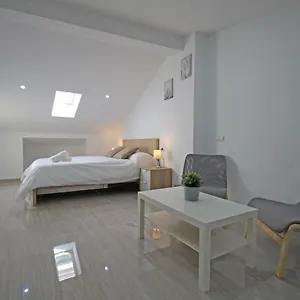 Esparteros 6, Estudios Málaga